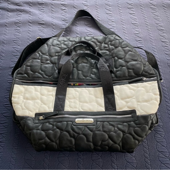 Betsey Johnson: Weekender Duffel Bag Faux Leather White & Black Quilted Hearts - Picture 6 of 8